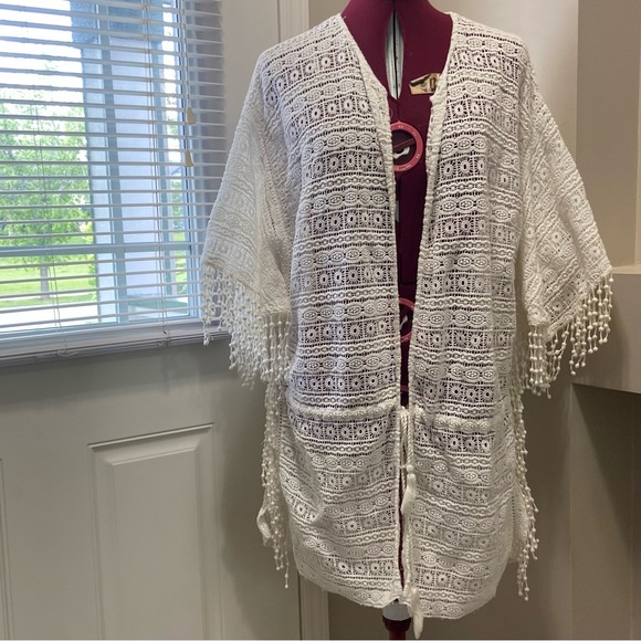Zara Trafaluc women ivory crochet fringed kimono style cover up. Size M. Used. - Picture 10 of 10
